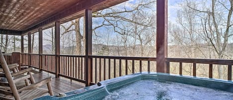 Sevierville Vacation Rental | 3BR | 3BA | 2,436 Sq Ft | 1 Small Step to Enter