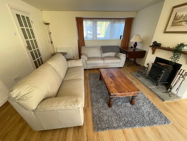 Cosy sitting room - leather sofas - big TV