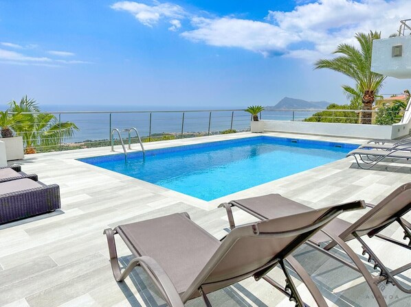  Villa mit Pool sierra Altea, Urb. neben Altea Hills.