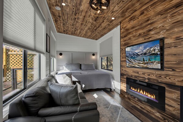 Waylon Living and Sleeping Space