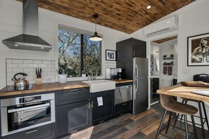 Waylon Kitchen Area