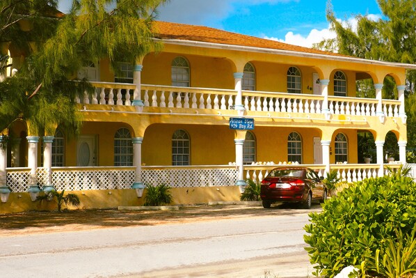 Your vacation starts in the apt. ground floor, right hand side.