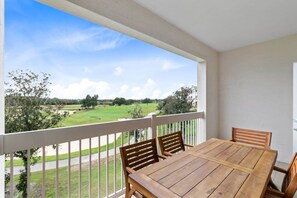 Balcony dining with seating for 6