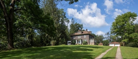 The driveway leading to the house. 