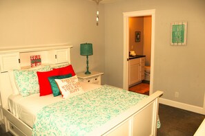 Upstairs en suite full, with pull-out twin