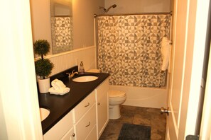 Upstairs main bathroom