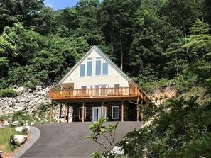 Shenandoah Retreat was thoughtfully designed for an amazing guest experience. Located on 3 Acres of mountain land and just completed February 2022!