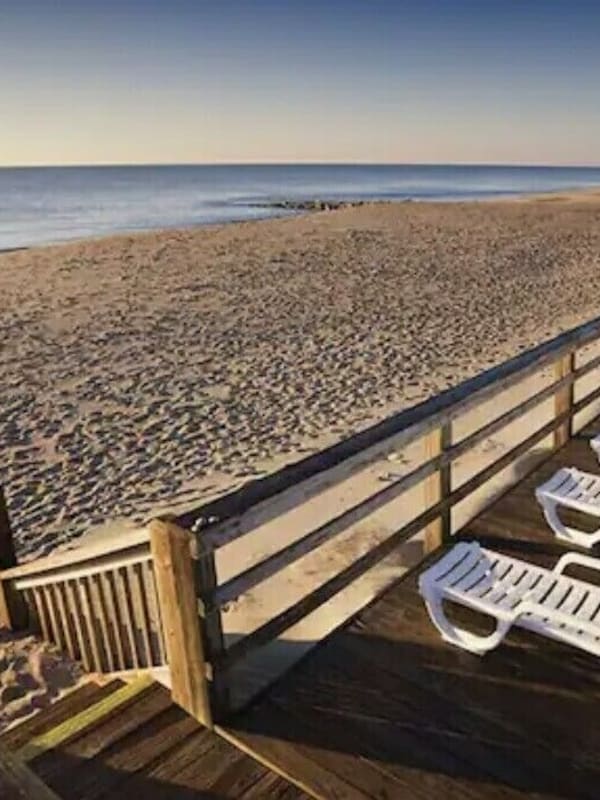 Cabana house use with amenity lanyard. Beach access 20.