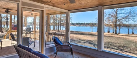 Many Vacation Rental | 4BR | 3BA | 2,560 Sq Ft | 3 Steps to Access