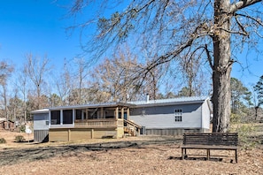 Enclosed Deck | Covered Deck | Outdoor Dining Table | Grill