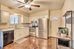 Fully Equipped Kitchen | Cooking Basics | Smart TV | Free WiFi