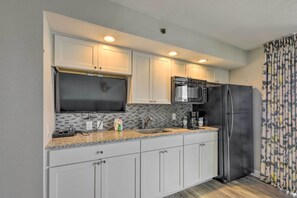 Kitchenette | Well-Equipped