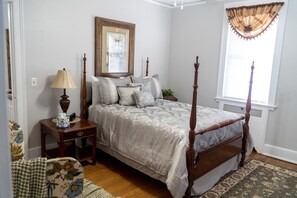 Nautical Themed Ensuite--2nd Floor