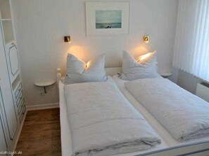 Schlafzimmer mit Doppelbett