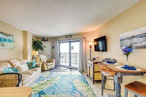 Living Room | Central A/C | Sleeper Sofa