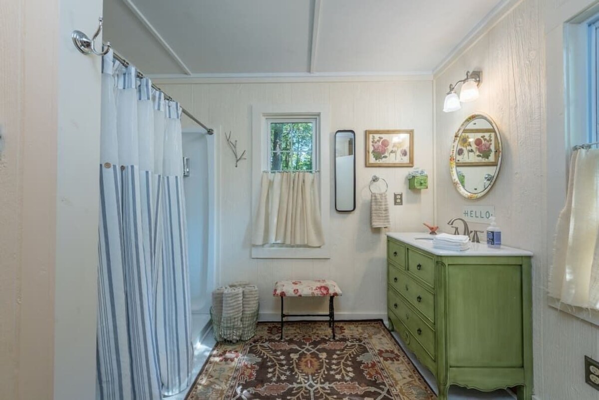 Rustic Cottage in the Woods Close to Tryon Equestrian Center