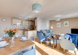 Lounge / Kitchen / Diner