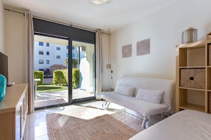 living room, lunchroom (1)