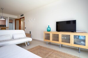 living room, lunchroom (3)