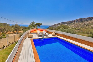 pool and sea view