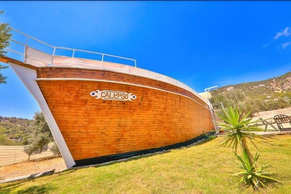 Front of the house boat