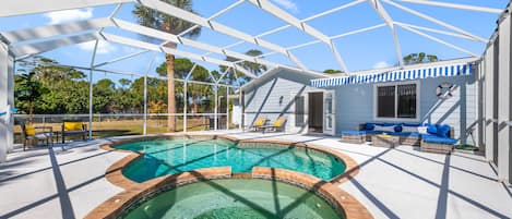 Swimming pool with jacuzzi