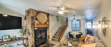 Red River Vacation Rental | 2BR | 2BA | Stairs Required | 900 Sq Ft