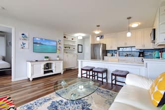 Stunning 1 Bedroom remodel in Waikiki Banyan Tower One