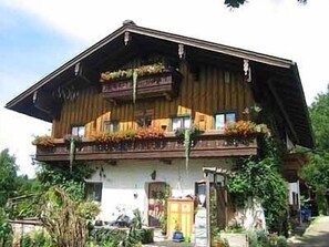 Beim Christal (DE Reit im Winkl) - Obinger Gudrun - 8129-Das Haus im Sommer