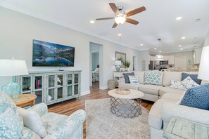 Large family room leading into the kitchen. Ideal place to catch up with family and frtiends