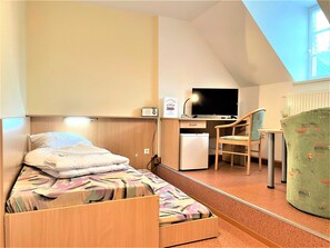 Einzelbett mit einem integriertem Rollbett für 1 Aufbettung