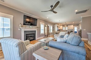 Living Room | Free WiFi | Smart TV
