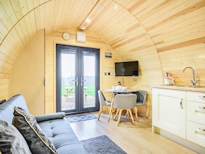 Open plan living space | Holdenby - Steepleton Lodge Farm, East Haddon
