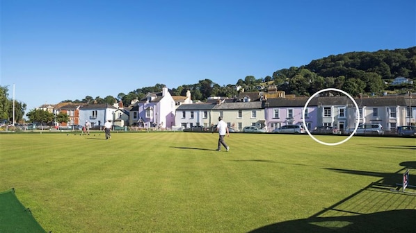 Compass Cottage - A quirky terraced cottage right on the green in Central Shaldon