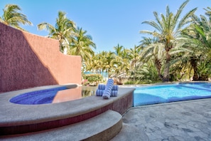 Private jacuzzi (1)