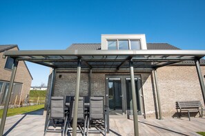 Die neue Terrassenöffnung mit der Möglichkeit das Dach zu öffnen