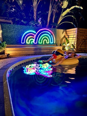 Heated Salt Water Pool
@doublerainbowsuites
@poolside
#poolside