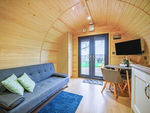 Open plan living space | Althorp - Steepleton Lodge Farm, East Haddon