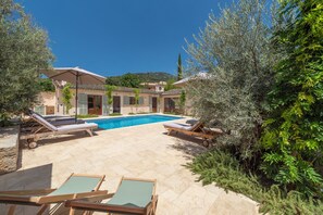 Pool, casitas and terrace