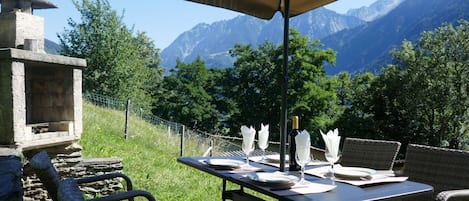 Table, Propriété, Meubles, Lumière, Plante, Parapluie, Ombre, Ciel, Mobilier De Jardin, Tableau De Plein Air