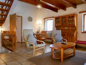 Möbel, Fenster, Eigentum, Bilderrahmen, Gebäude, Holz, Beleuchtung, Stuhl, Wohnzimmer, Tür