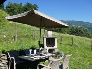 Tabelle, Möbel, Pflanze, Eigentum, Himmel, Stuhl, Regenschirm, Tisch Im Freien, Baum, Gartenmöbel