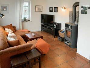 Bilderrahmen, Möbel, Eigentum, Couch, Interior Design, Wohnzimmer, Komfort, Fernsehen, Fussboden, Haushaltsgerät
