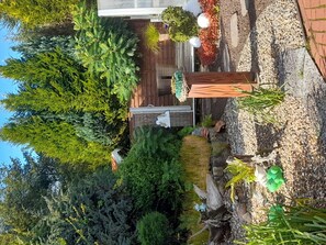 Pflanze, Eigentum, Fenster, Gebäude, Grün, Blatt, Azurblau, Die Architektur, Vegetation, Biome