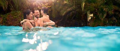 Water, Plant, Swimming Pool, Tree, Sunlight, Sky, Leisure