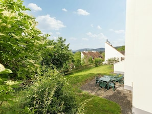 Plant, Cloud, Sky, Plant Community, Window, Building, Wheel, Land Lot, Vegetation, Grass