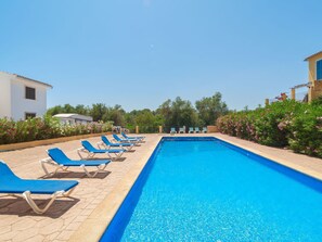 Wasser, Pflanze, Himmel, Schwimmbad, Blau, Azurblau, Schatten, Gewässer, Gartenmöbel, Gebäude