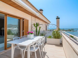 Ciel, Table, Plante, Bâtiment, Propriété, Meubles, Pot De Fleur, L'Eau, Bois, Bleu Azur