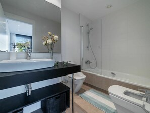 Spiegel, Zapfhahn, Armatur, Eigentum, Gebäude, Bad Sink, Pflanze, Sinken, Badezimmer, Badezimmerschrank