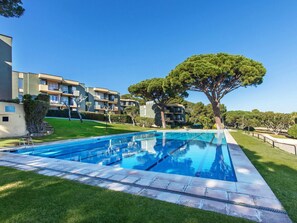 L'Eau, Plante, Ciel, Propriété, Bâtiment, Piscine, Bleu, Fenêtre, Bleu Azur, Arbre